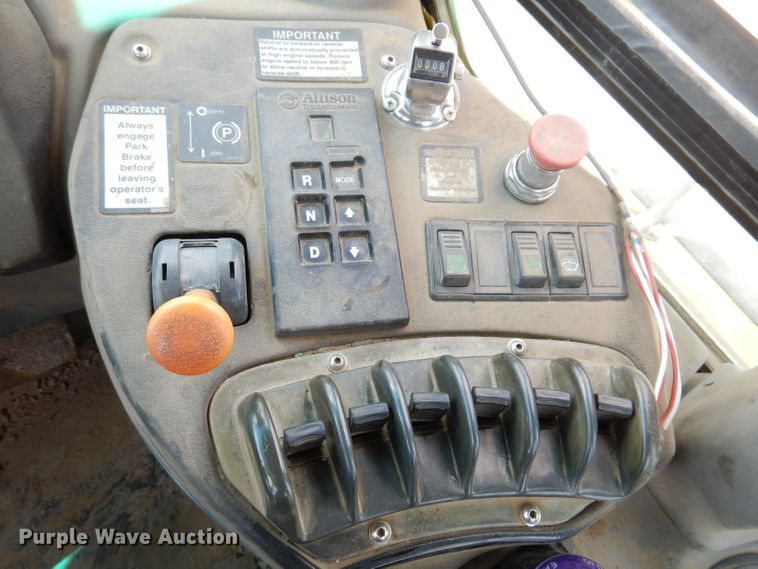 image for item IQ9659 2006 Bell 4206D  4WD scraper tractor