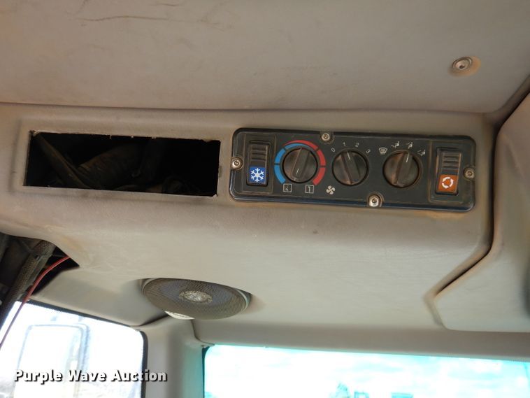 image for item IQ9659 2006 Bell 4206D  4WD scraper tractor