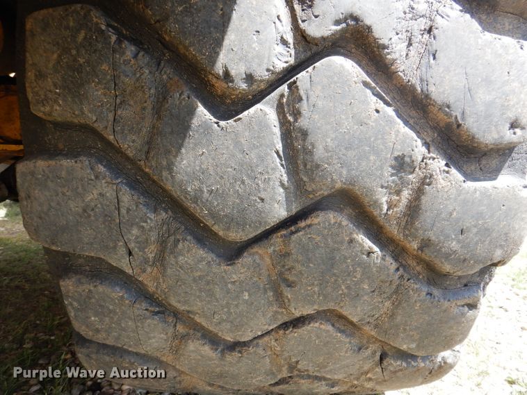 image for item IQ9659 2006 Bell 4206D  4WD scraper tractor