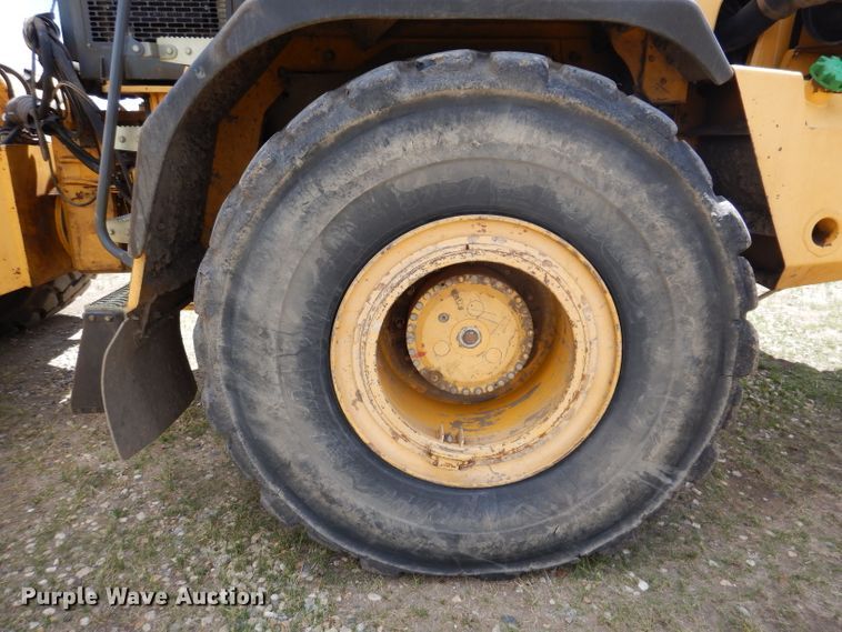 image for item IQ9659 2006 Bell 4206D  4WD scraper tractor