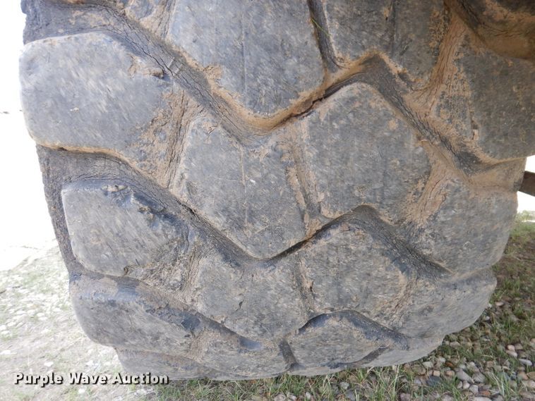 image for item IQ9659 2006 Bell 4206D  4WD scraper tractor