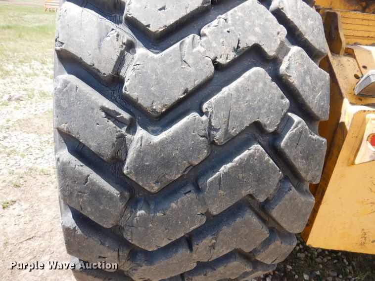 image for item IQ9659 2006 Bell 4206D  4WD scraper tractor