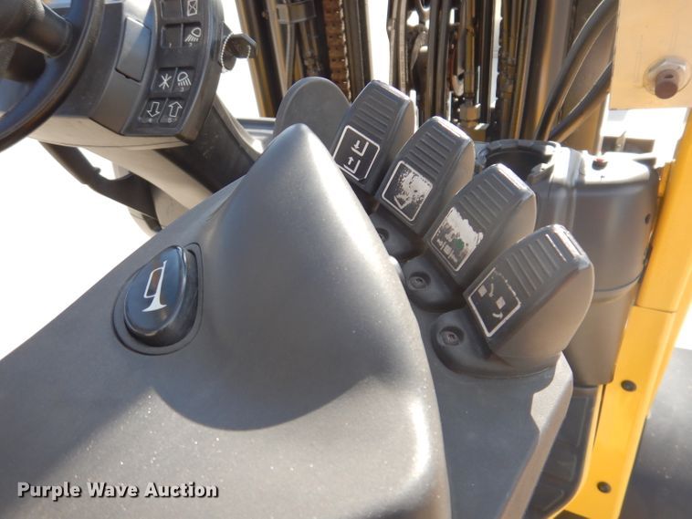 image for item IQ9664 Hyster 120  forklift