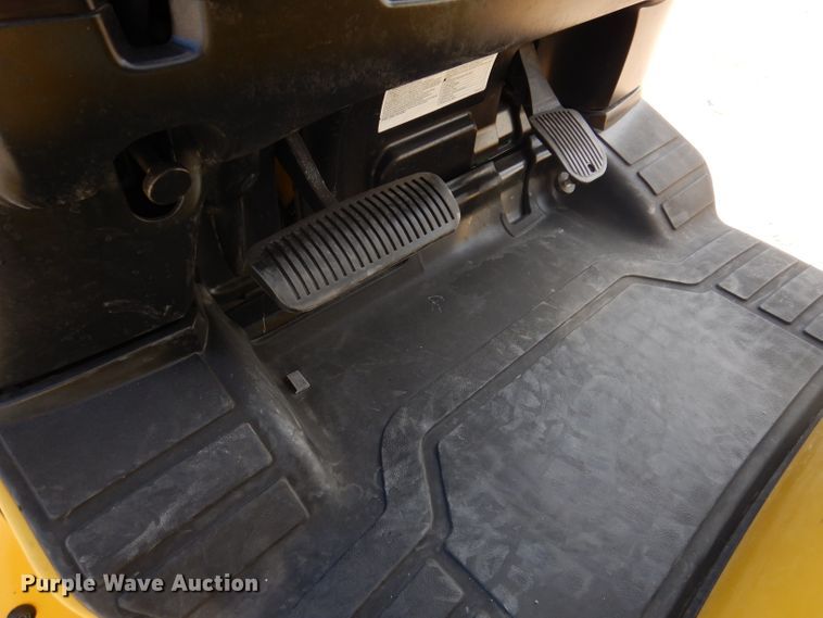 image for item IQ9664 Hyster 120  forklift