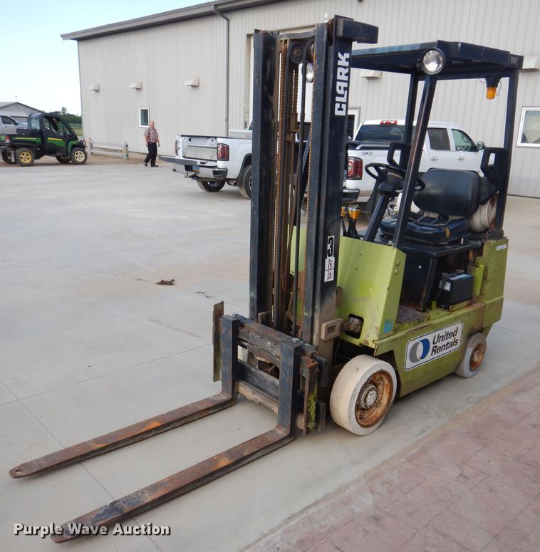 image for item IQ9666 Clark GCS15  forklift