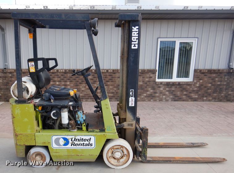 image for item IQ9666 Clark GCS15  forklift