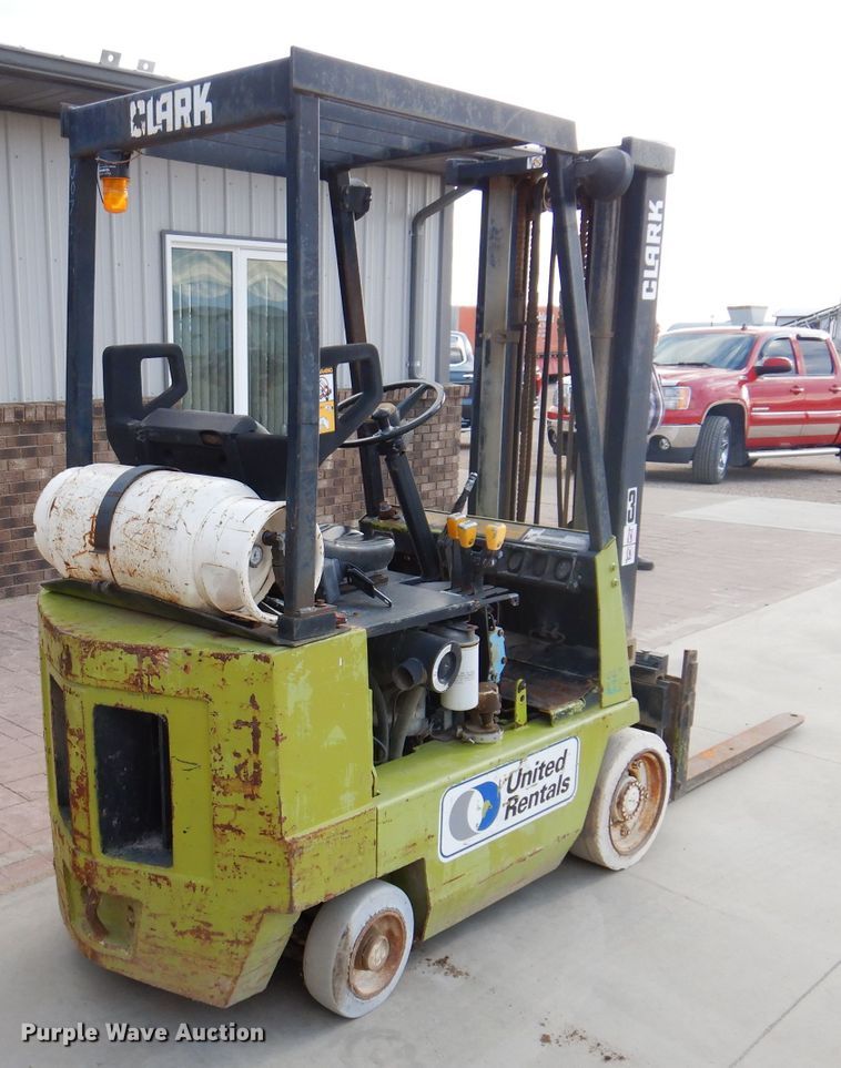 image for item IQ9666 Clark GCS15  forklift