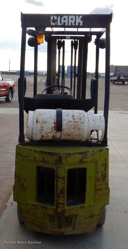 image for item IQ9666 Clark GCS15  forklift