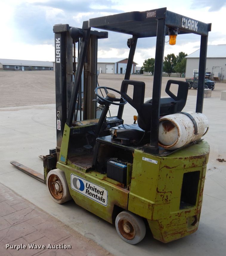 image for item IQ9666 Clark GCS15  forklift