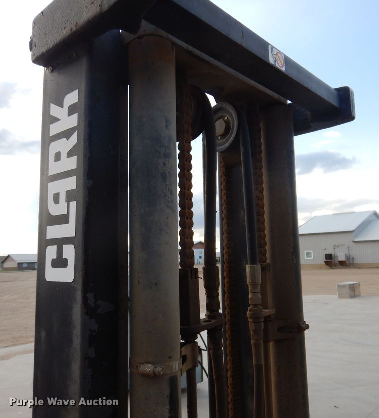 image for item IQ9666 Clark GCS15  forklift