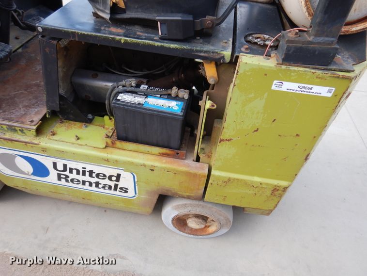 image for item IQ9666 Clark GCS15  forklift