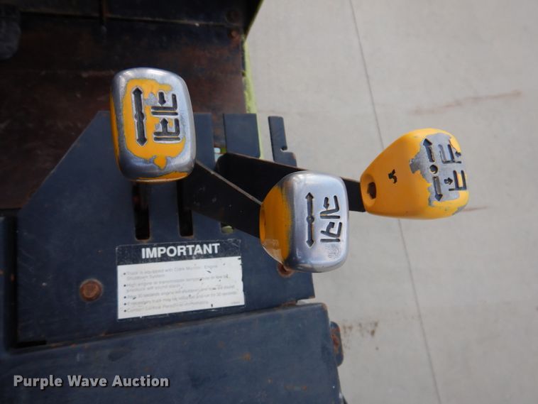 image for item IQ9666 Clark GCS15  forklift