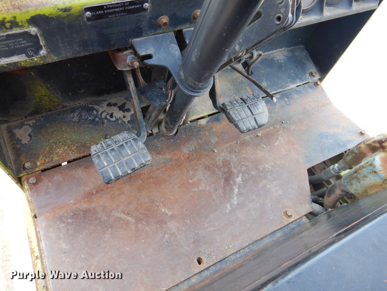 image for item IQ9666 Clark GCS15  forklift