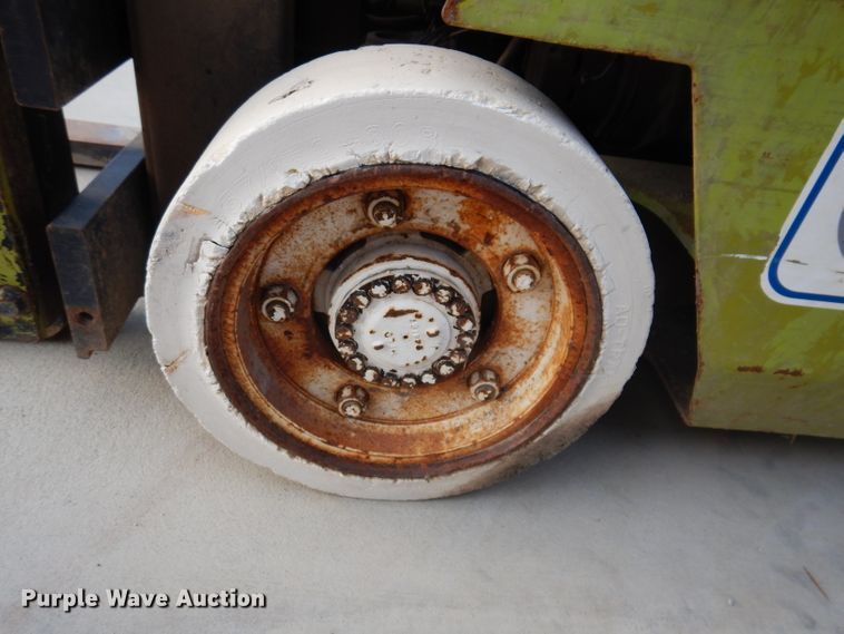 image for item IQ9666 Clark GCS15  forklift