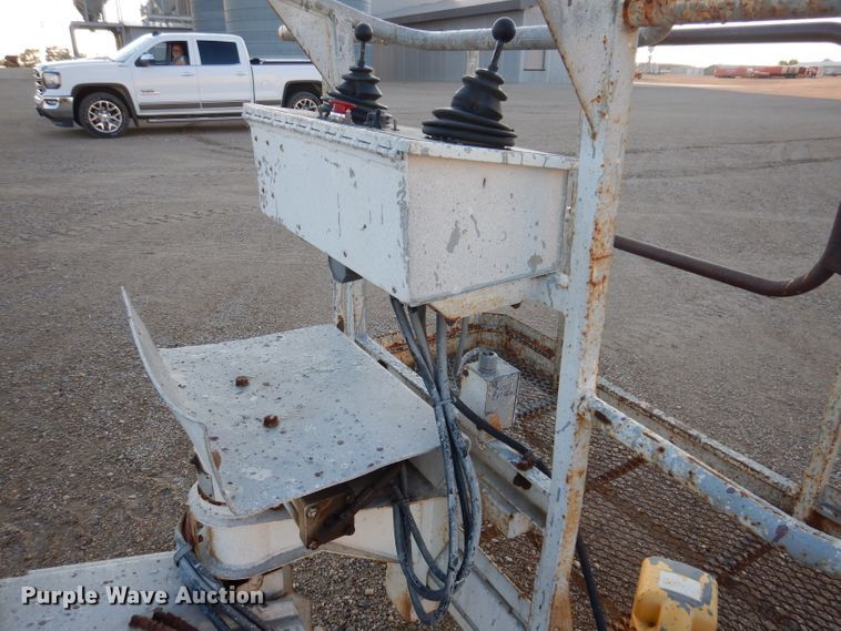 image for item IQ9671 1996 Snorkel TB-A60RDZ  boom lift