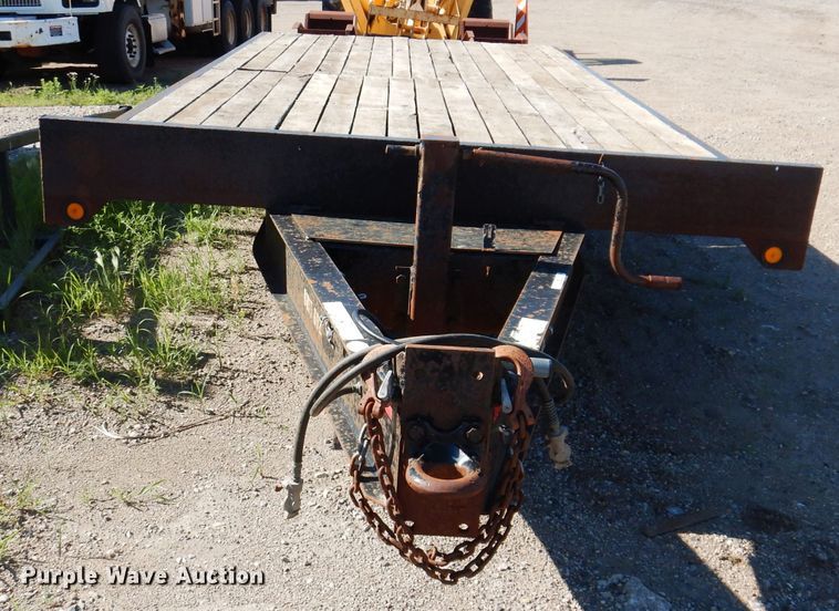 image for item IQ9672 2005 Towmaster T-20  equipment trailer