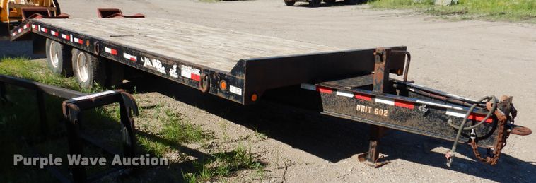 image for item IQ9672 2005 Towmaster T-20  equipment trailer