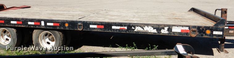 image for item IQ9672 2005 Towmaster T-20  equipment trailer