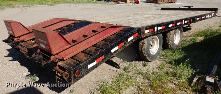 image for item IQ9672 2005 Towmaster T-20  equipment trailer