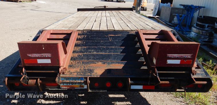 image for item IQ9672 2005 Towmaster T-20  equipment trailer