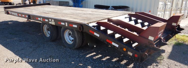 image for item IQ9672 2005 Towmaster T-20  equipment trailer