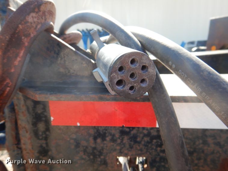 image for item IQ9672 2005 Towmaster T-20  equipment trailer