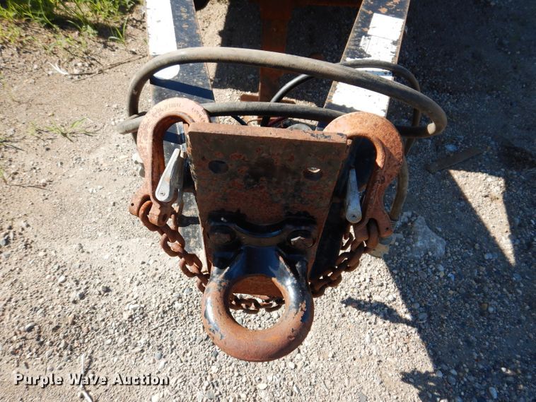 image for item IQ9672 2005 Towmaster T-20  equipment trailer