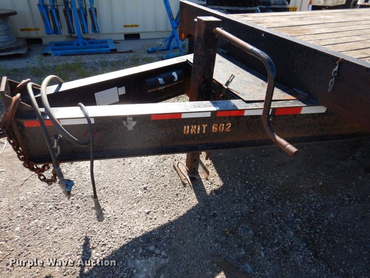 image for item IQ9672 2005 Towmaster T-20  equipment trailer