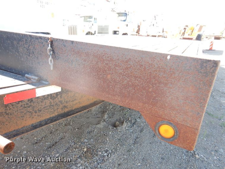 image for item IQ9672 2005 Towmaster T-20  equipment trailer