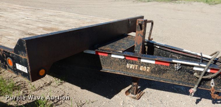 image for item IQ9672 2005 Towmaster T-20  equipment trailer