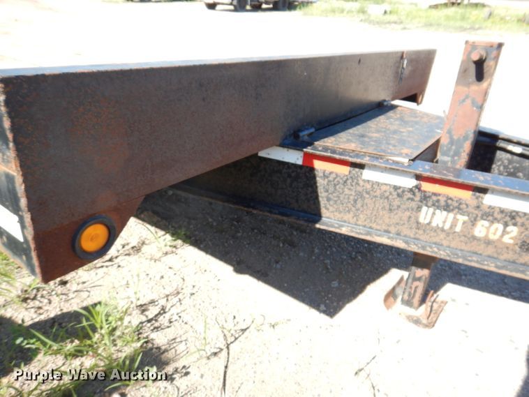 image for item IQ9672 2005 Towmaster T-20  equipment trailer