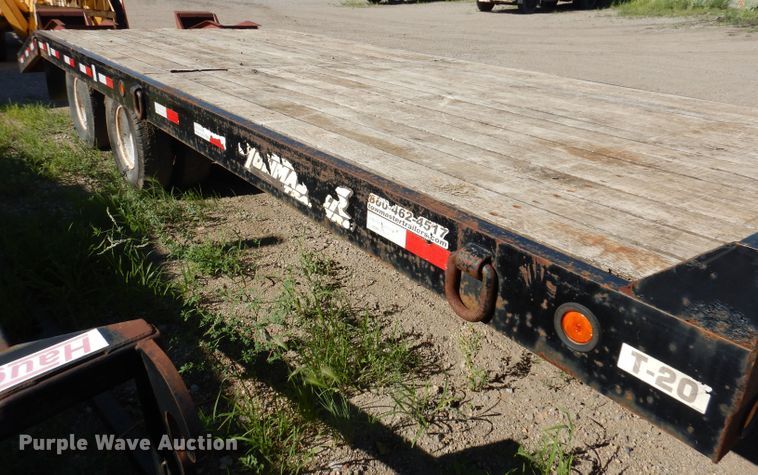 image for item IQ9672 2005 Towmaster T-20  equipment trailer