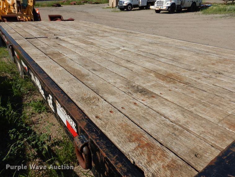 image for item IQ9672 2005 Towmaster T-20  equipment trailer