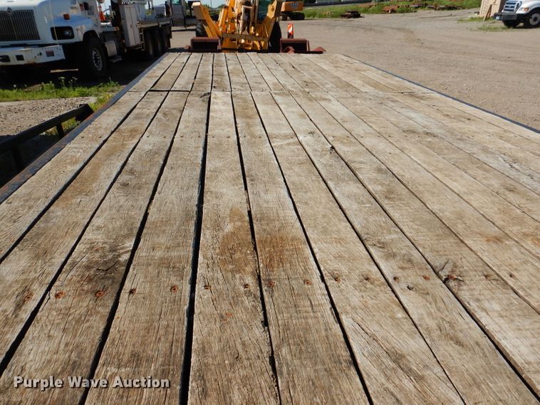 image for item IQ9672 2005 Towmaster T-20  equipment trailer