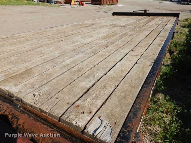 image for item IQ9672 2005 Towmaster T-20  equipment trailer