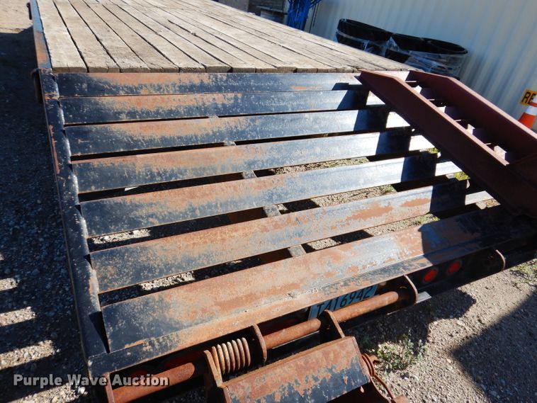 image for item IQ9672 2005 Towmaster T-20  equipment trailer