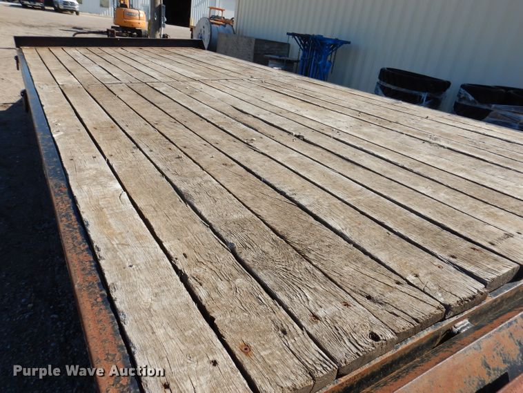 image for item IQ9672 2005 Towmaster T-20  equipment trailer