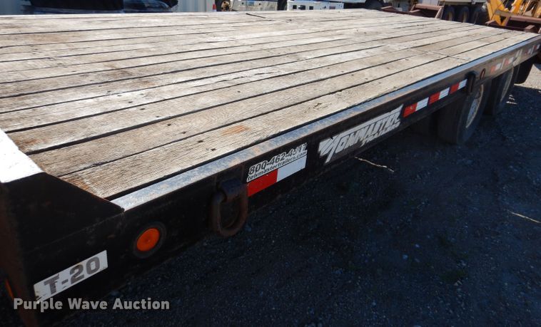 image for item IQ9672 2005 Towmaster T-20  equipment trailer