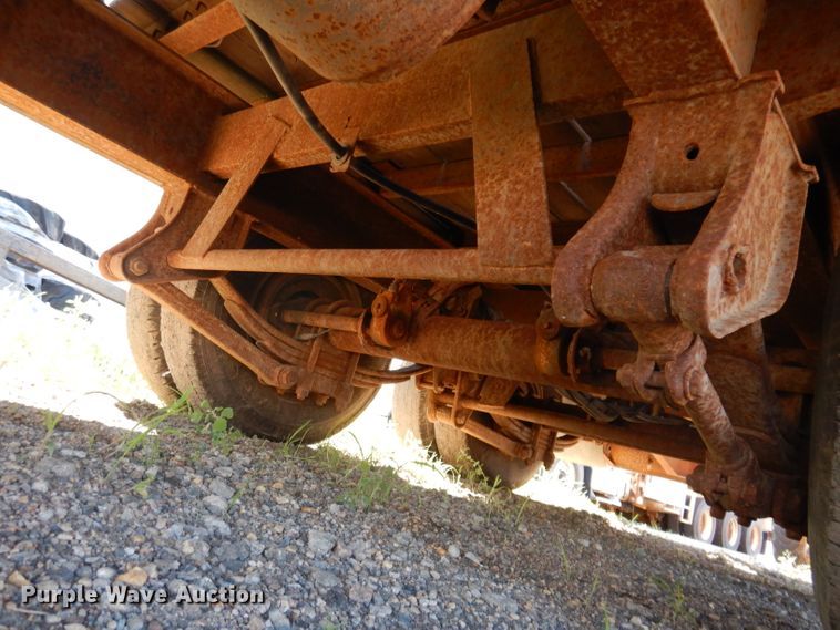 image for item IQ9672 2005 Towmaster T-20  equipment trailer