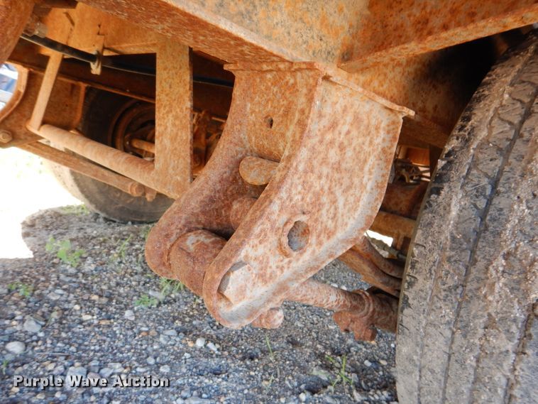 image for item IQ9672 2005 Towmaster T-20  equipment trailer