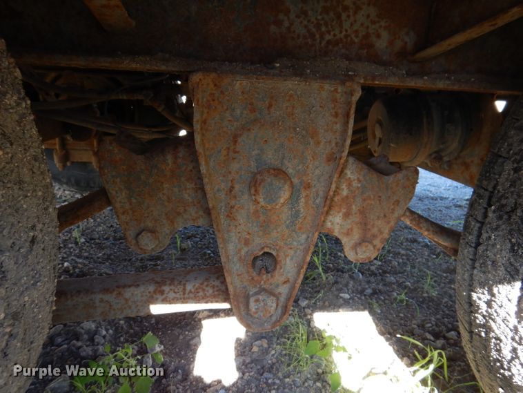 image for item IQ9672 2005 Towmaster T-20  equipment trailer