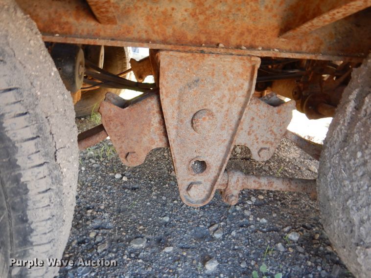 image for item IQ9672 2005 Towmaster T-20  equipment trailer