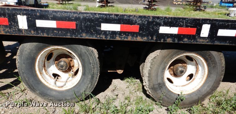 image for item IQ9672 2005 Towmaster T-20  equipment trailer