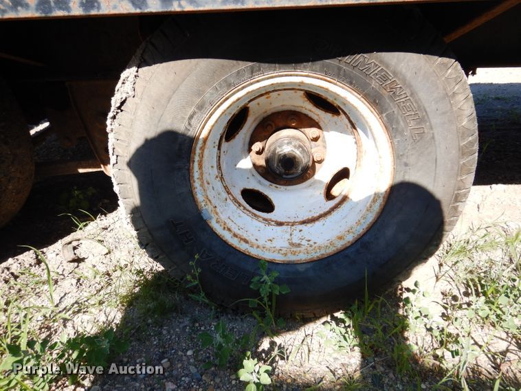 image for item IQ9672 2005 Towmaster T-20  equipment trailer