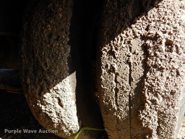 image for item IQ9672 2005 Towmaster T-20  equipment trailer