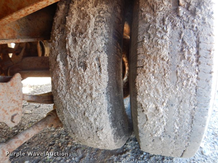 image for item IQ9672 2005 Towmaster T-20  equipment trailer