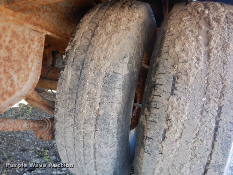 image for item IQ9672 2005 Towmaster T-20  equipment trailer