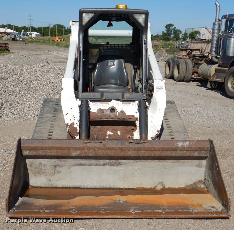 image for item IQ9675 2007 Bobcat T300  tracked skid steer loader