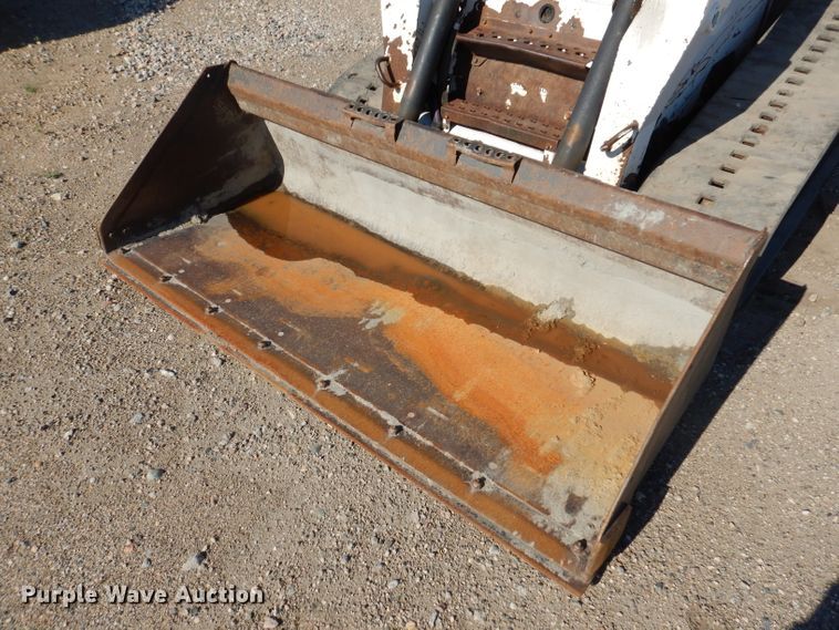 image for item IQ9675 2007 Bobcat T300  tracked skid steer loader