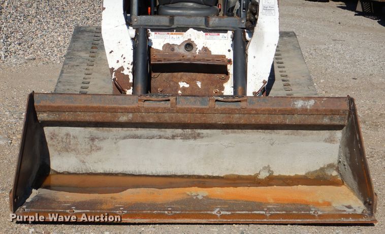 image for item IQ9675 2007 Bobcat T300  tracked skid steer loader